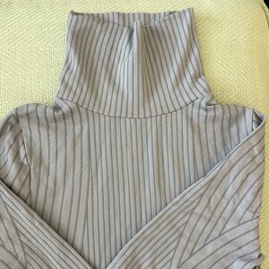 Lululemon Athletica XS women’s athletic top.